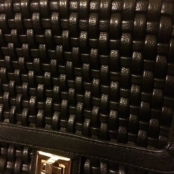 Black Vegan CrossHatch Purse. π€ - Picture 3 of 8